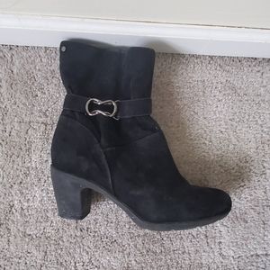 Women's Clark suede zip up booties EUC